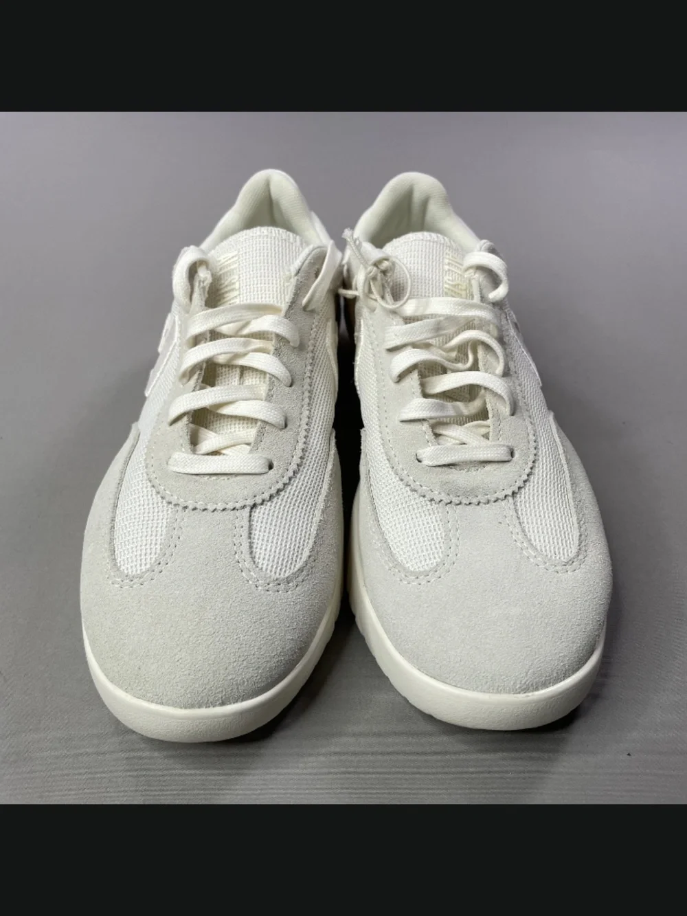 NEW Converse Shoes Womens 9 off white beige suede leather run star trainers